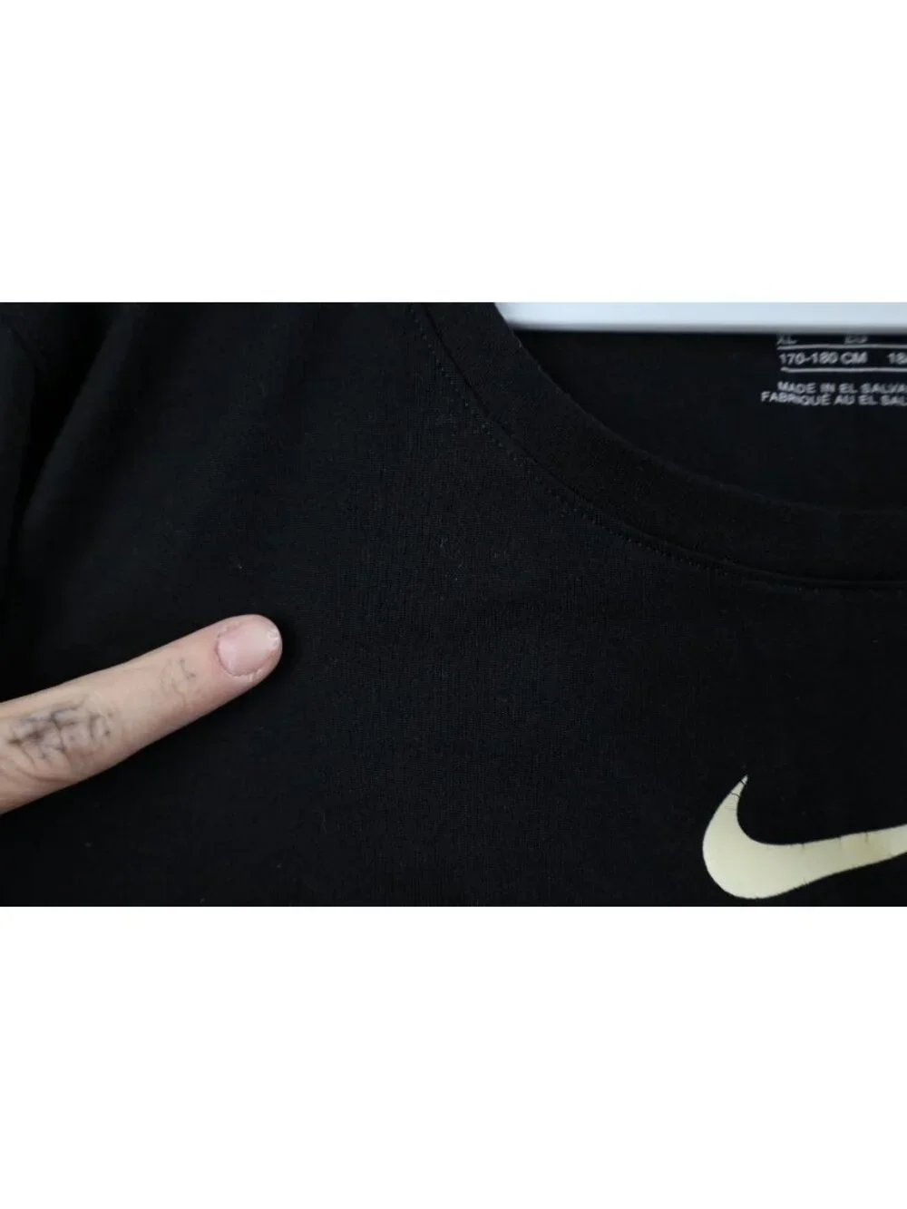 Nike NBA Boys Size XL Center Swoosh New York Knicks Basketball T-Shirt Black